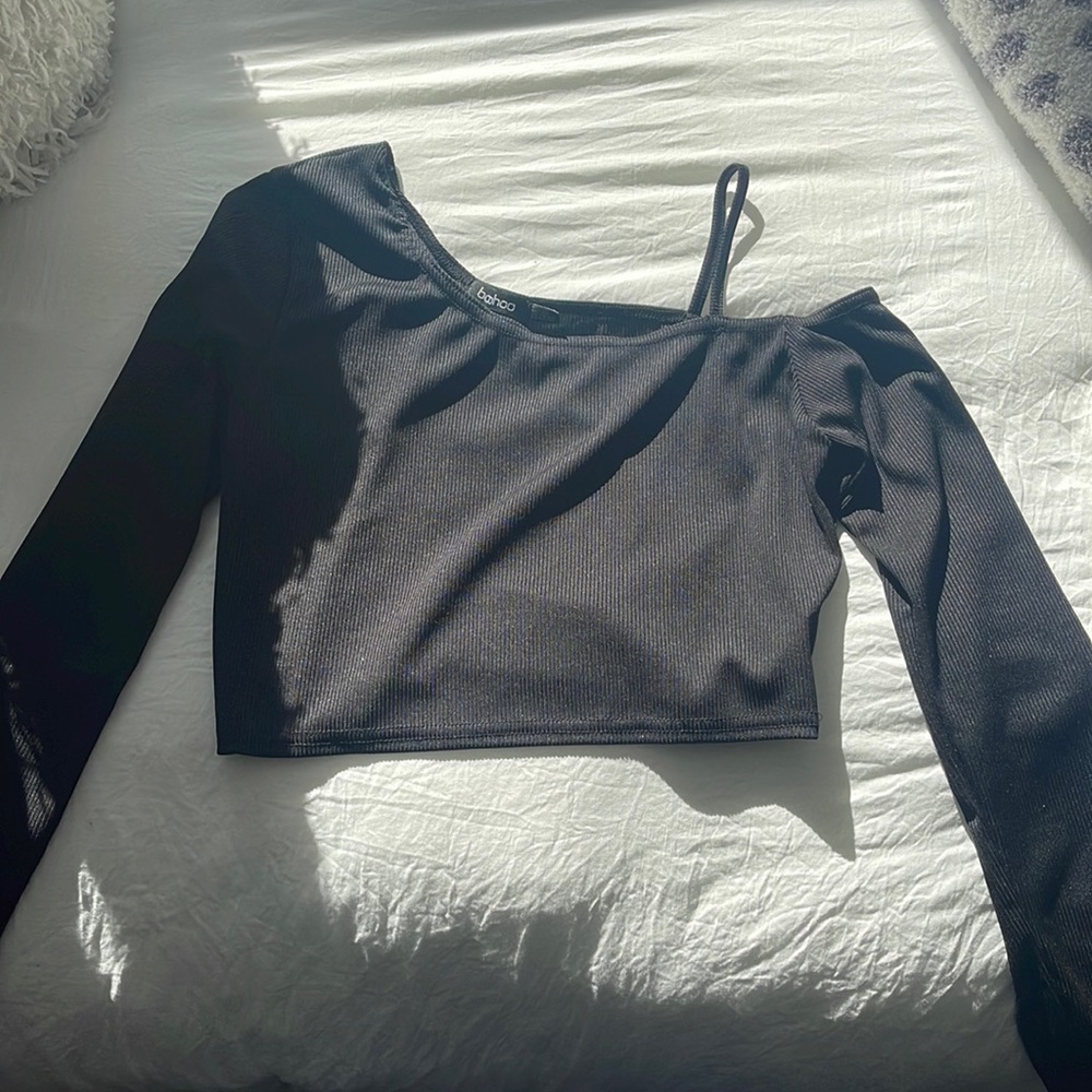 Boohoo one crop top